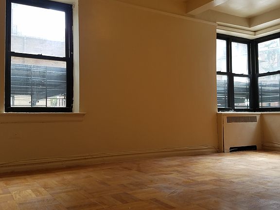 5th image of 831 Gerard Ave APT 1G