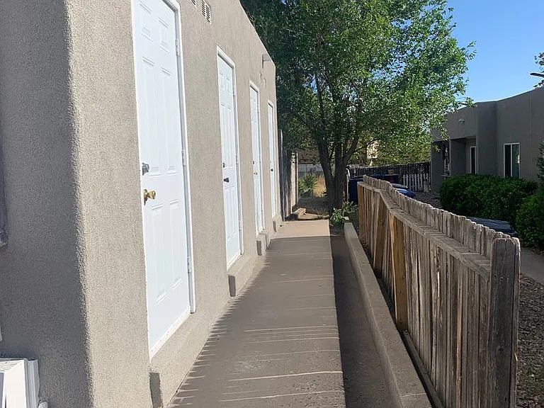 12120 Candelaria Rd NE — Photo 24