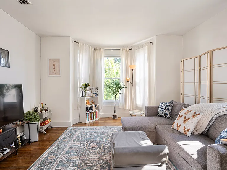 18 Brent St #2 — Photo 1