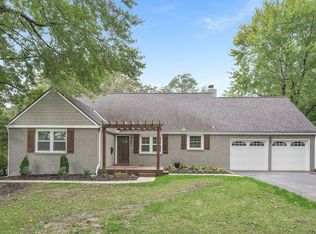 6230 Mission Rd, Fairway, KS 66205