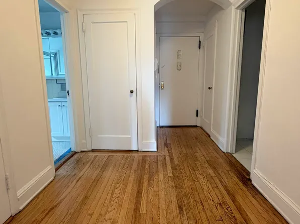 150 East 39th Street image 1 of 12
