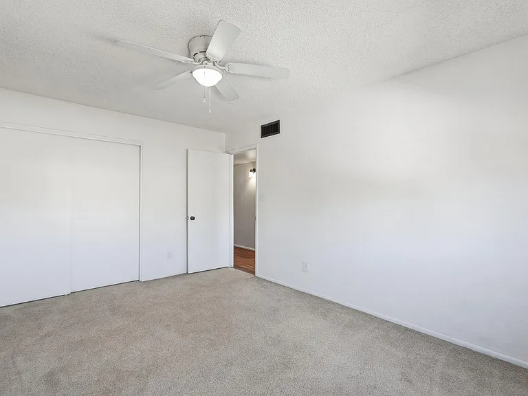 1017 E Redfield Rd — Photo 14