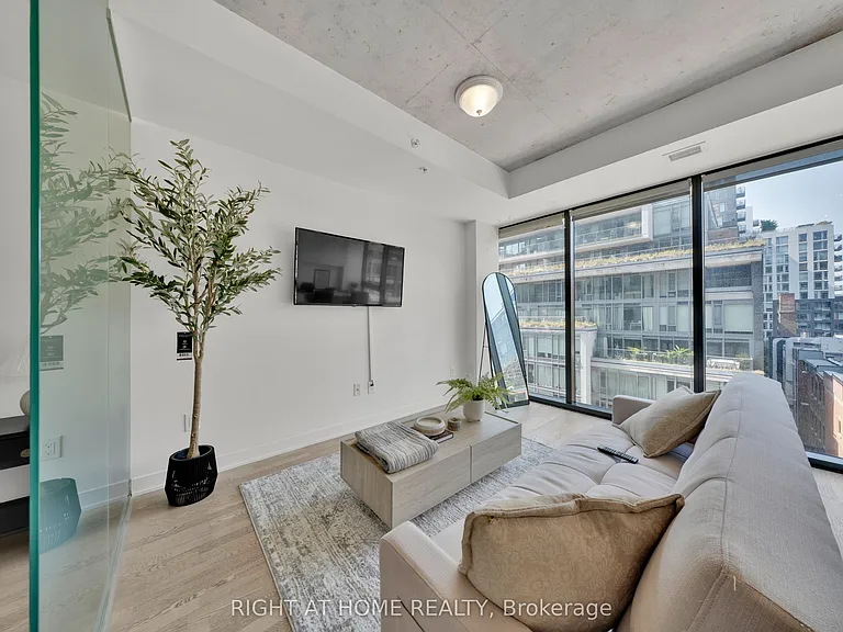 629 King St W #625 — Photo 11