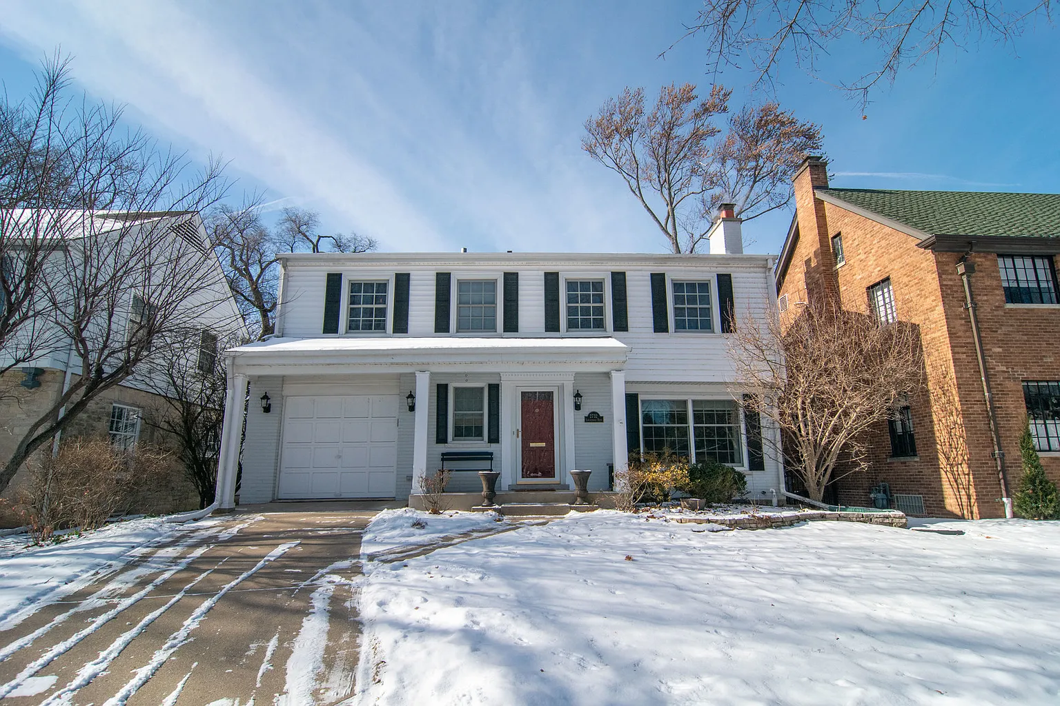 2732 Lincolnwood Dr photo 1