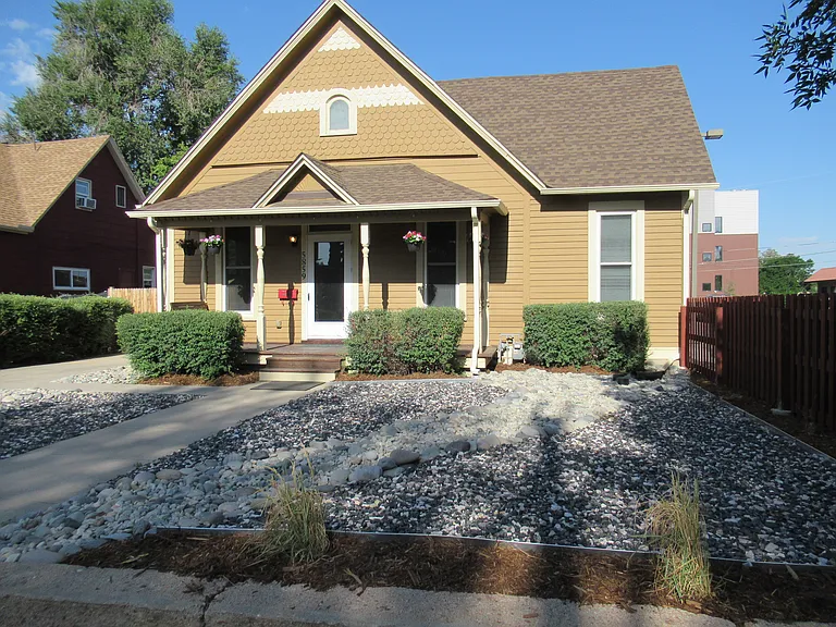 5859 S Curtice St — Photo 2