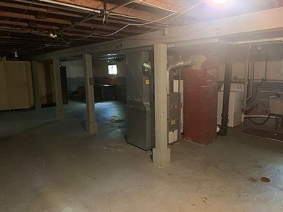 5th image of 910 Highland Ave
