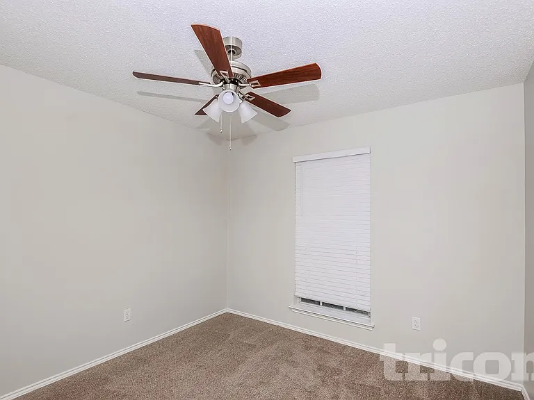516 Cambridge Dr — Photo 10
