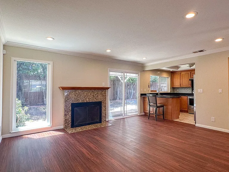 4577 Meadowhurst Ct — Photo 6
