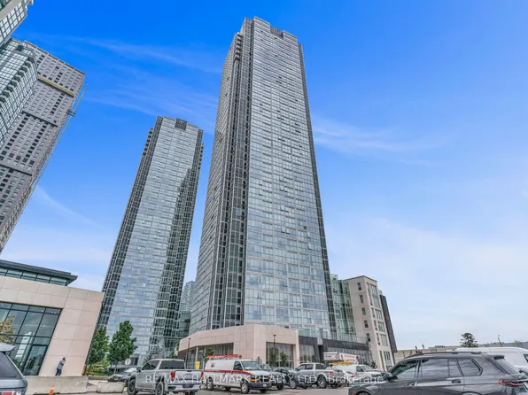 2908 Highway 7 Rd #327, Vaughan, ON L4K 1W8