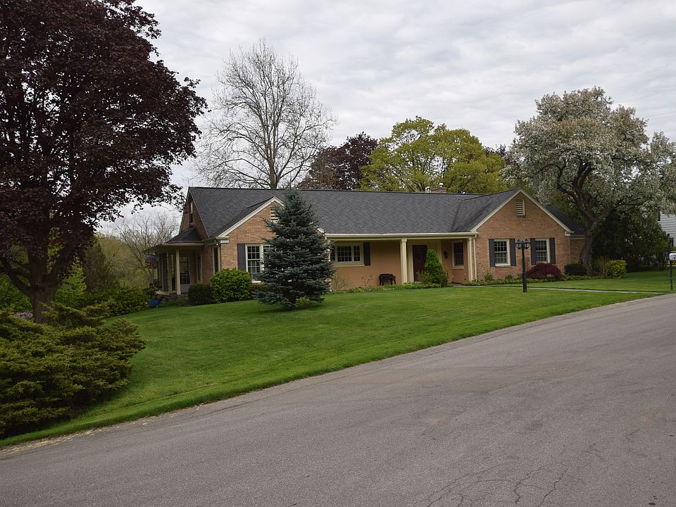 1st image of 226 Edge Hill Dr SE