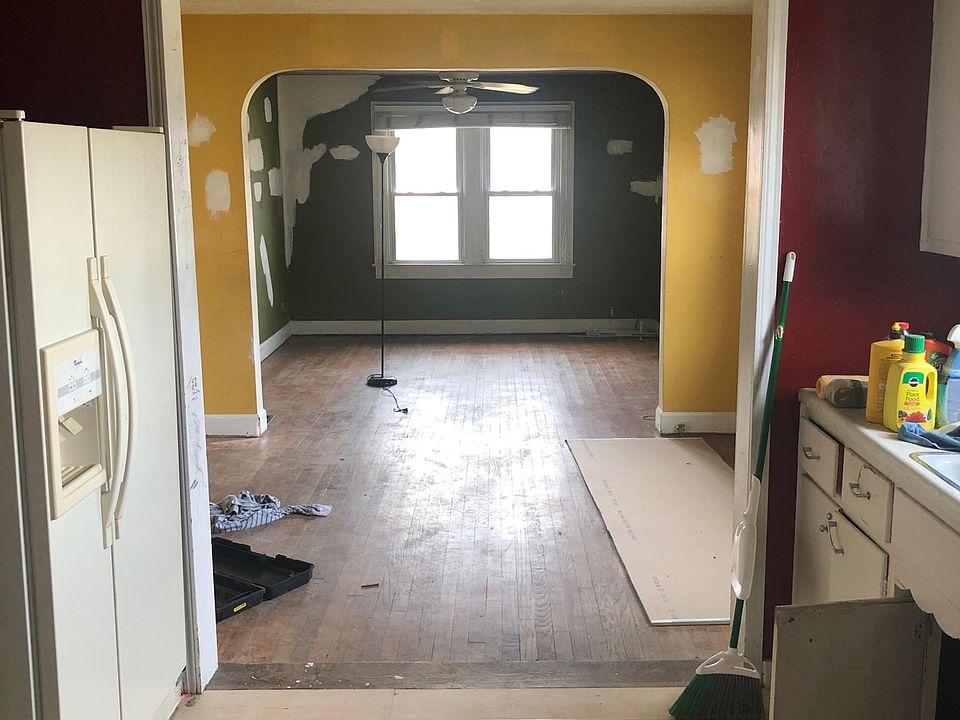 2nd image of 6525 Walton St