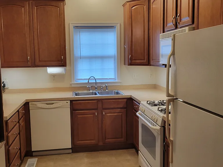 807 Berne Ct #807 — Photo 9