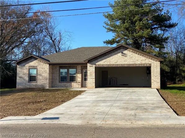 1317 E Wood St, Paris, AR 72855