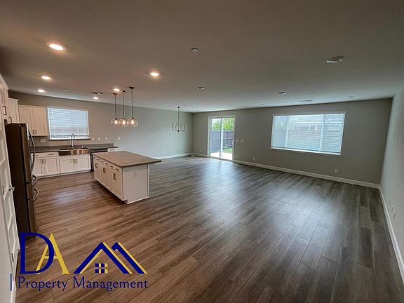 4th image of 4215 Whitethorn Dr
