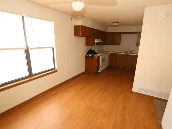 301 Ridge St APT D, Tonganoxie, KS 66086