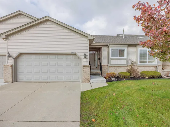 53295 Pineridge Dr, Chesterfield, MI 48051