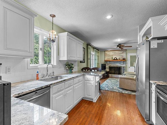 4th image of 523 W Lindenwood Ave