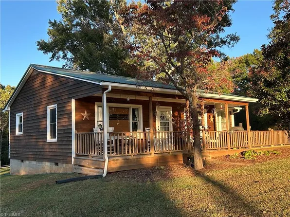 122 Myrtle Rd, Statesville, NC 28625