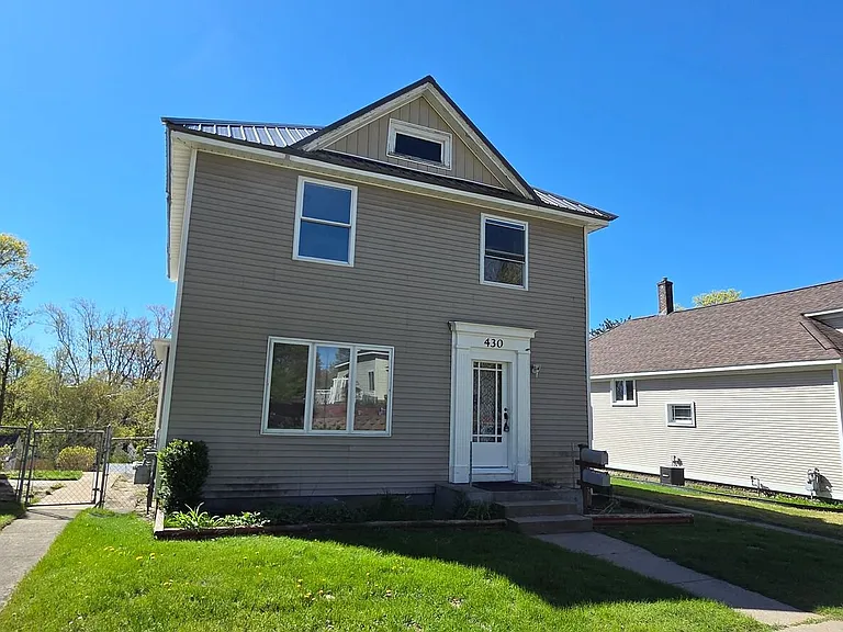 430 E Bremer — Photo 1