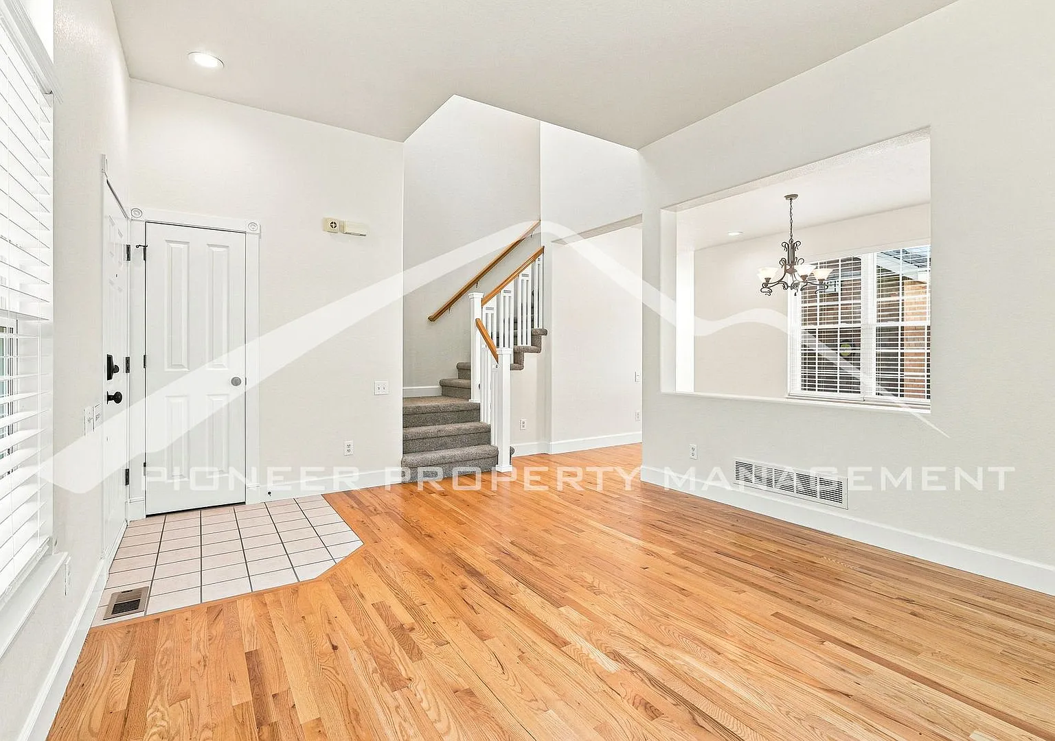 Gorgeous Home with Central AC and Washer/Dryer — Photo 4