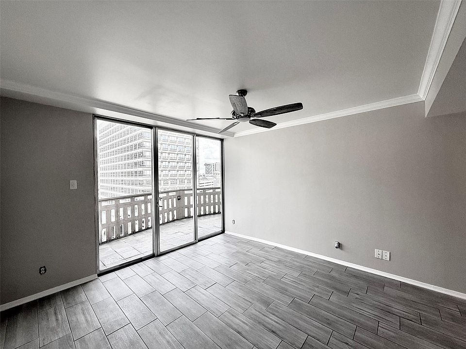 1st image of 2016 Main St APT 915