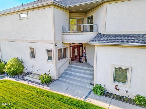 3rd image of 1408 Riverwood Dr