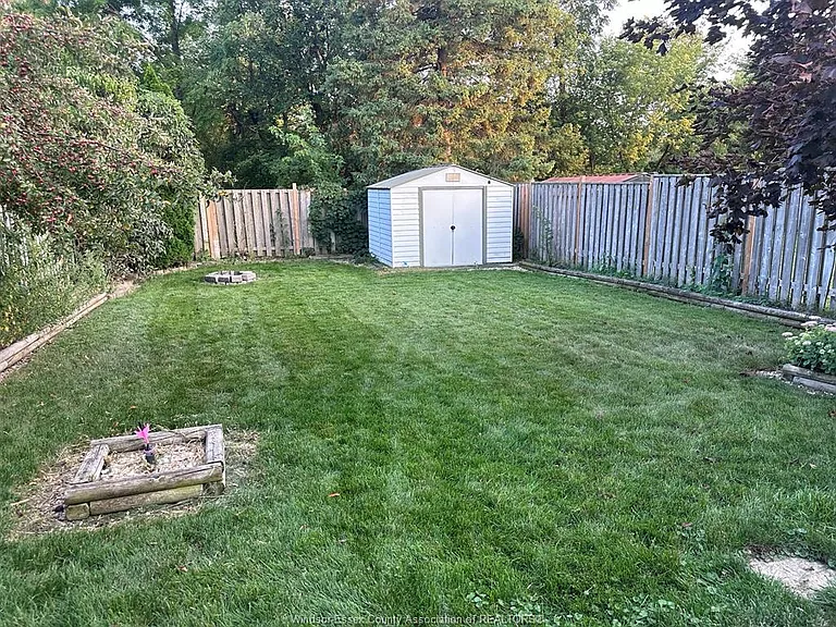 7929 Hawthorne Dr — Photo 49