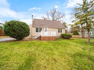 28W686 Townline Rd, Warrenville, IL 60555