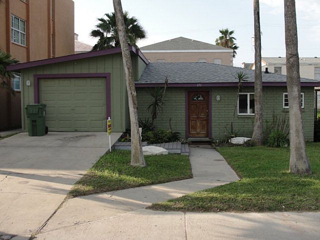 1st image of 111 E Amberjack St