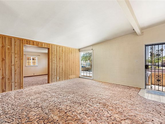 3rd image of 1582 E El Segundo Ave