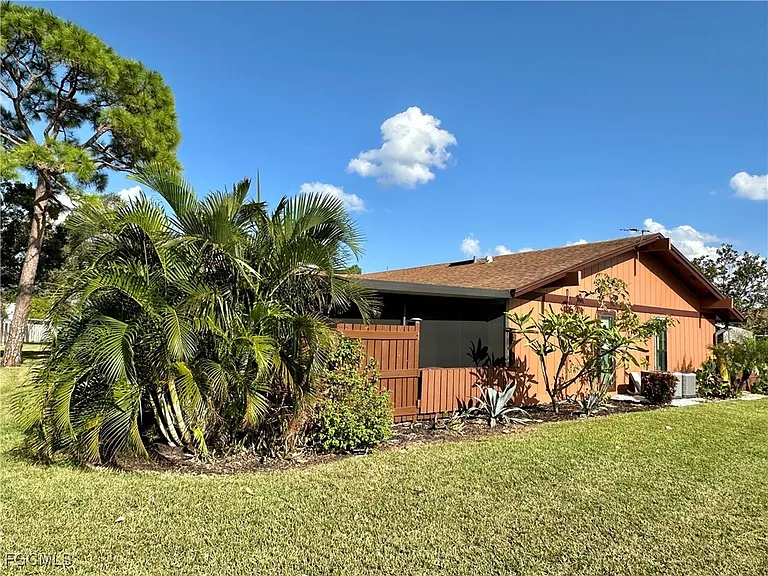 15427 Crystal Lake Dr — Photo 30