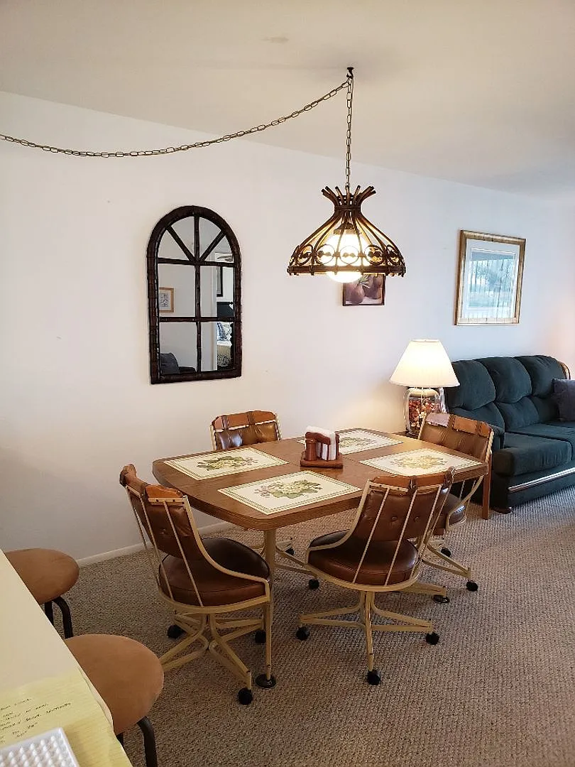 Lakeshore Condominium Deep Creek $2400 — Photo 3