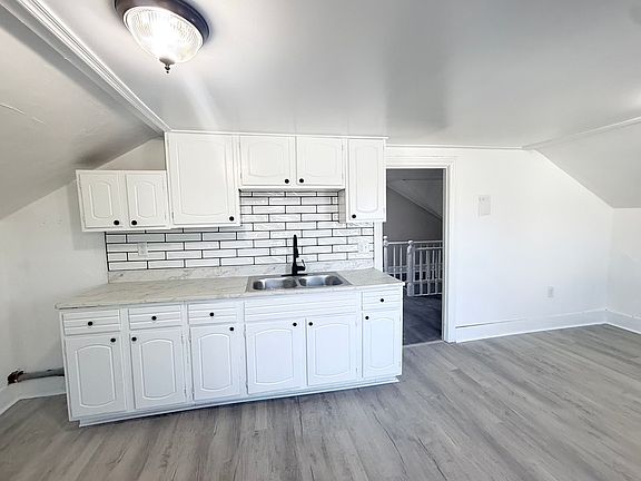 5th image of 100 E Market St #11602645