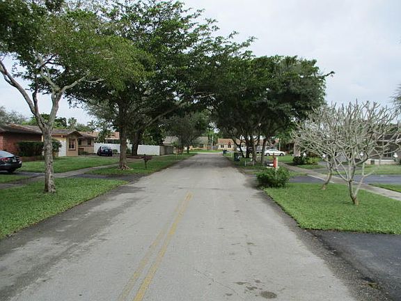 5th image of 4986 SW 102nd Ave