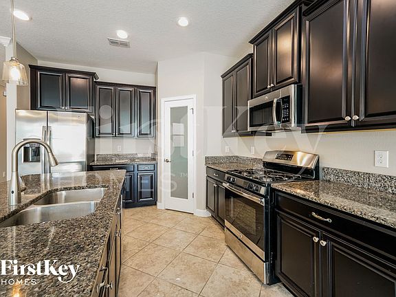 5th image of 931 Terra Vista St