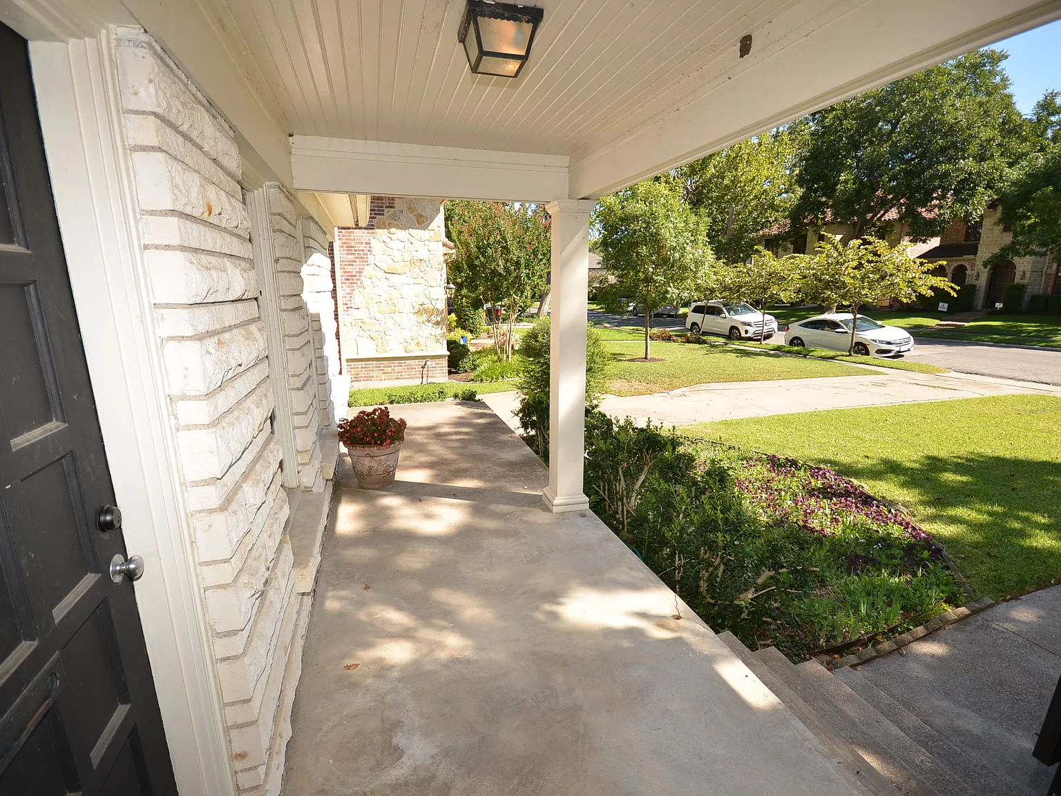 3 bed, 1334 sqft, $3,245 — Photo 3