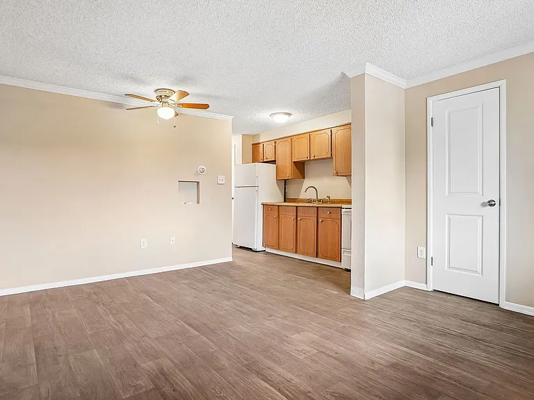 Knollwood and Tanglewood Apartments — Photo 16