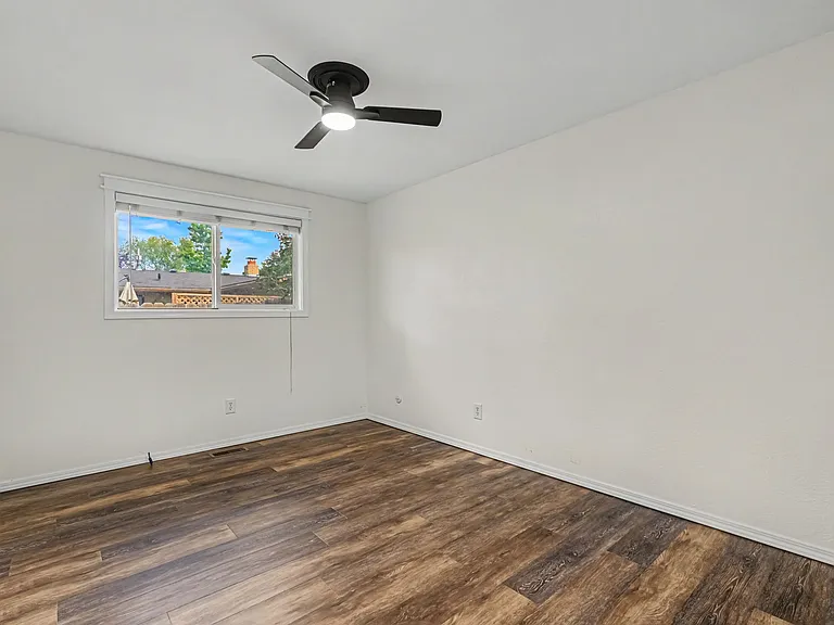 2115 N Courtney Dr — Photo 12