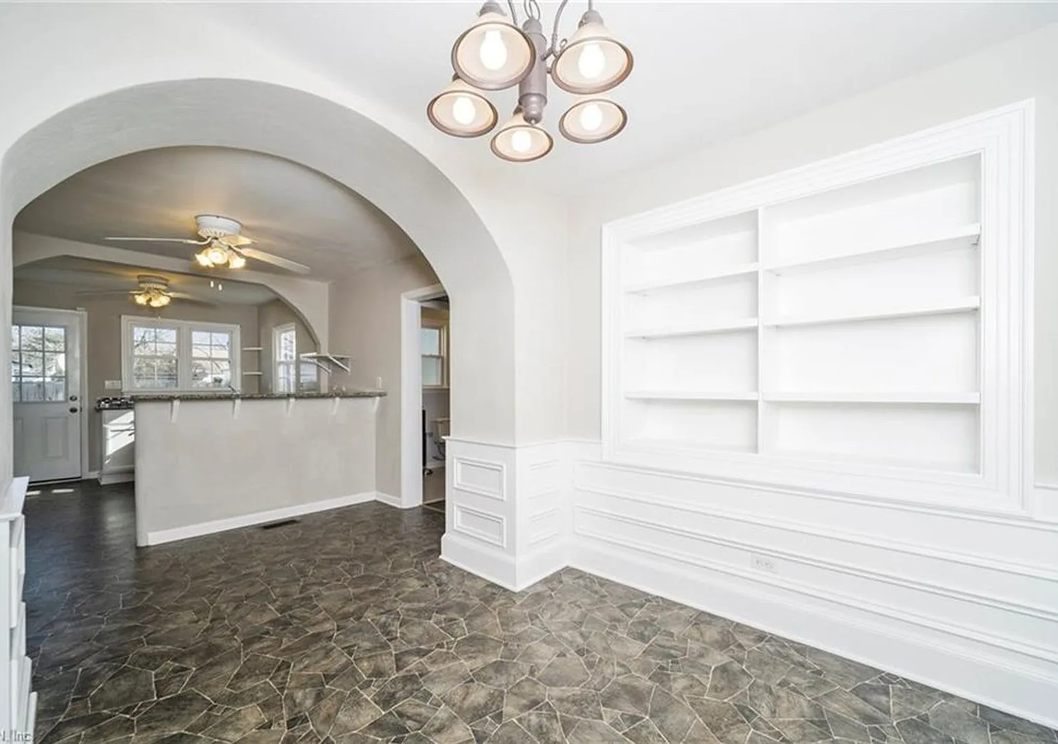 Charming Cape Cod Style, Impeccably Maintained Home near the Military Bases, Beaches, Interstate,... — Photo 3