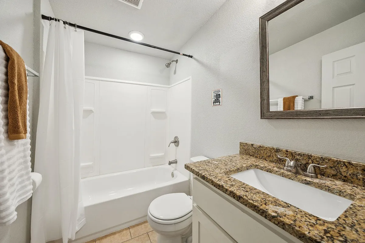 Room D bathroom - 2737 Purington Ave #D