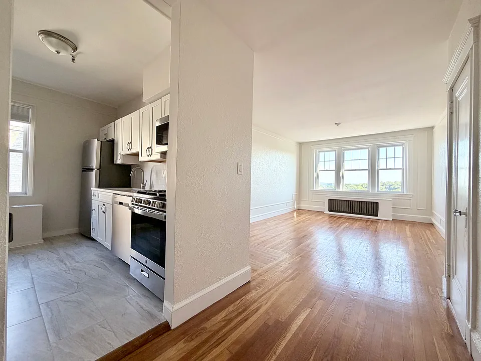 2001 Commonwealth Ave #32