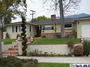 1030 Crestview Dr, Pasadena, CA 91107