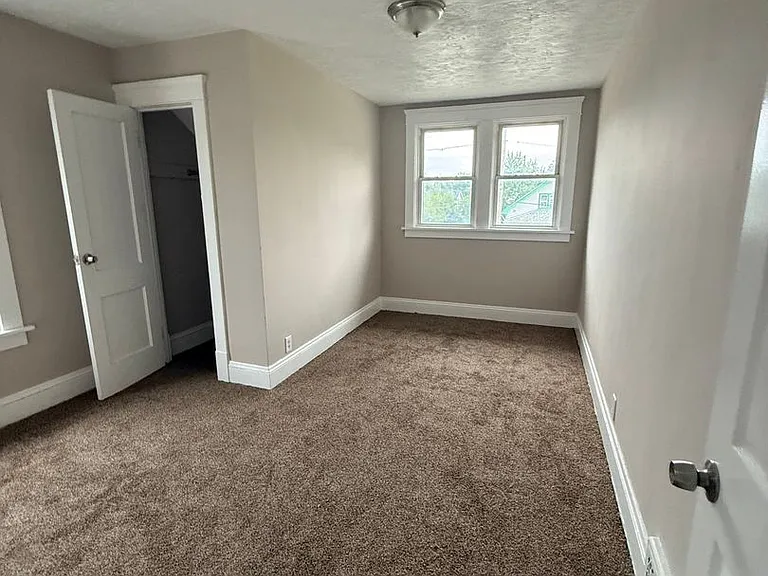13810 Bartlett Ave — Photo 8
