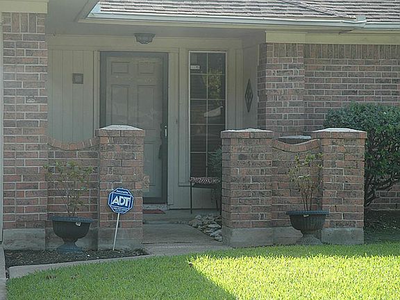 Nice front porch.