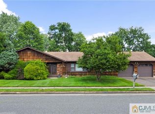 41 Evergreen Ter, Monroe Township, NJ 08831