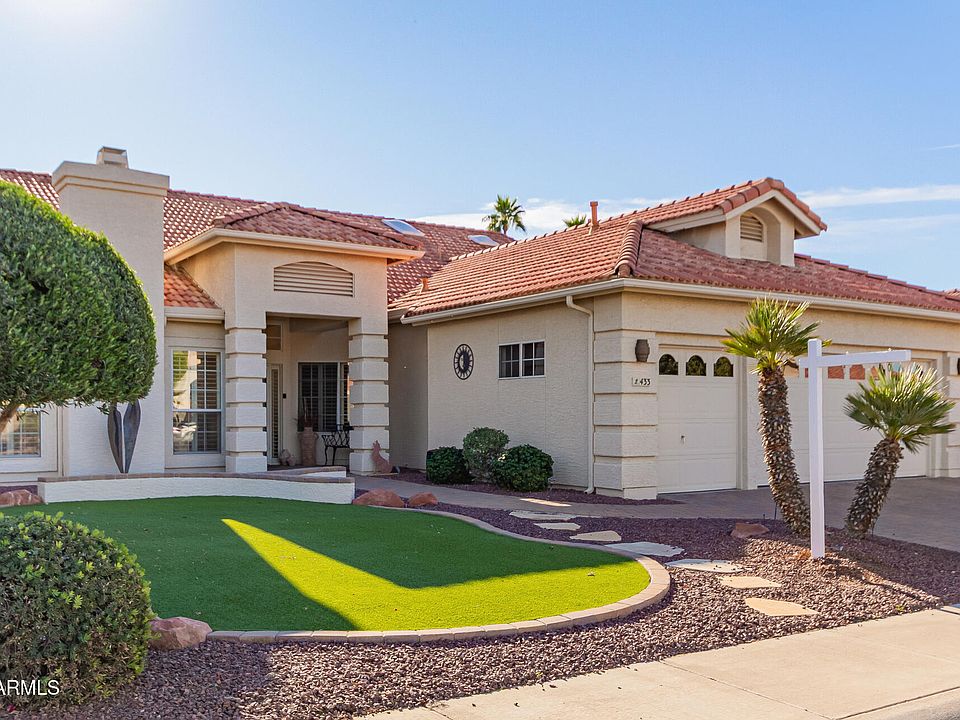 1st image of 433 W CHAMPAGNE Drive