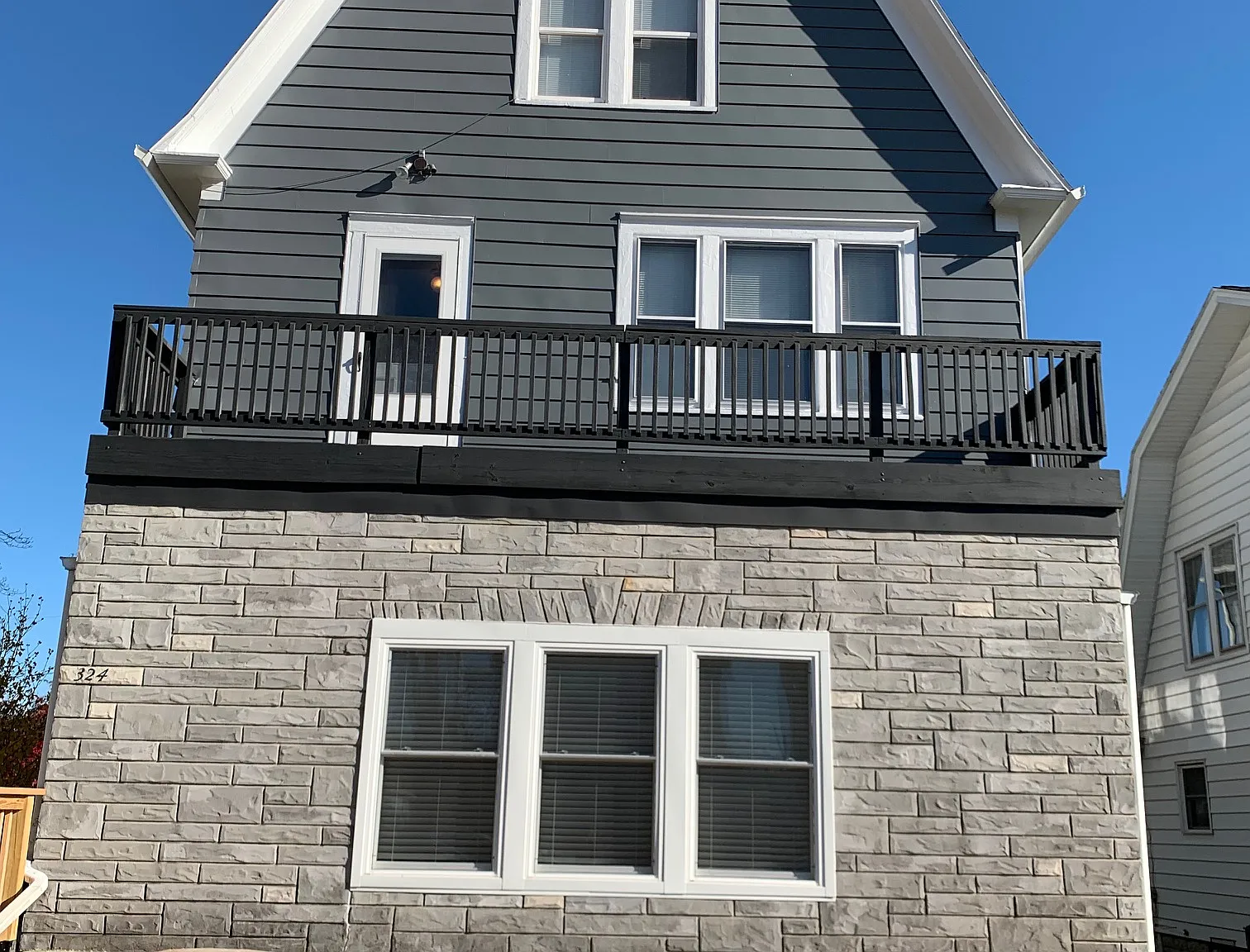 3 bed, 1200 sqft, $1,695 — Photo 1