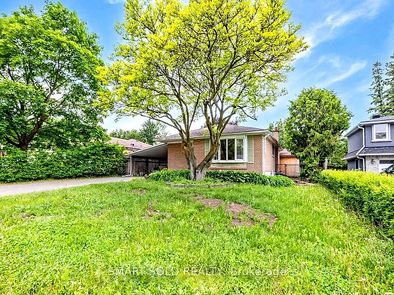 10 Holman Cres #LOWER — Photo 1