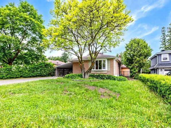 10 Holman Cres, Aurora, ON L4G 1Z9