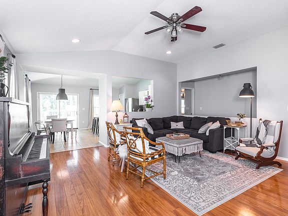 5th image of 490 Candlebark Dr